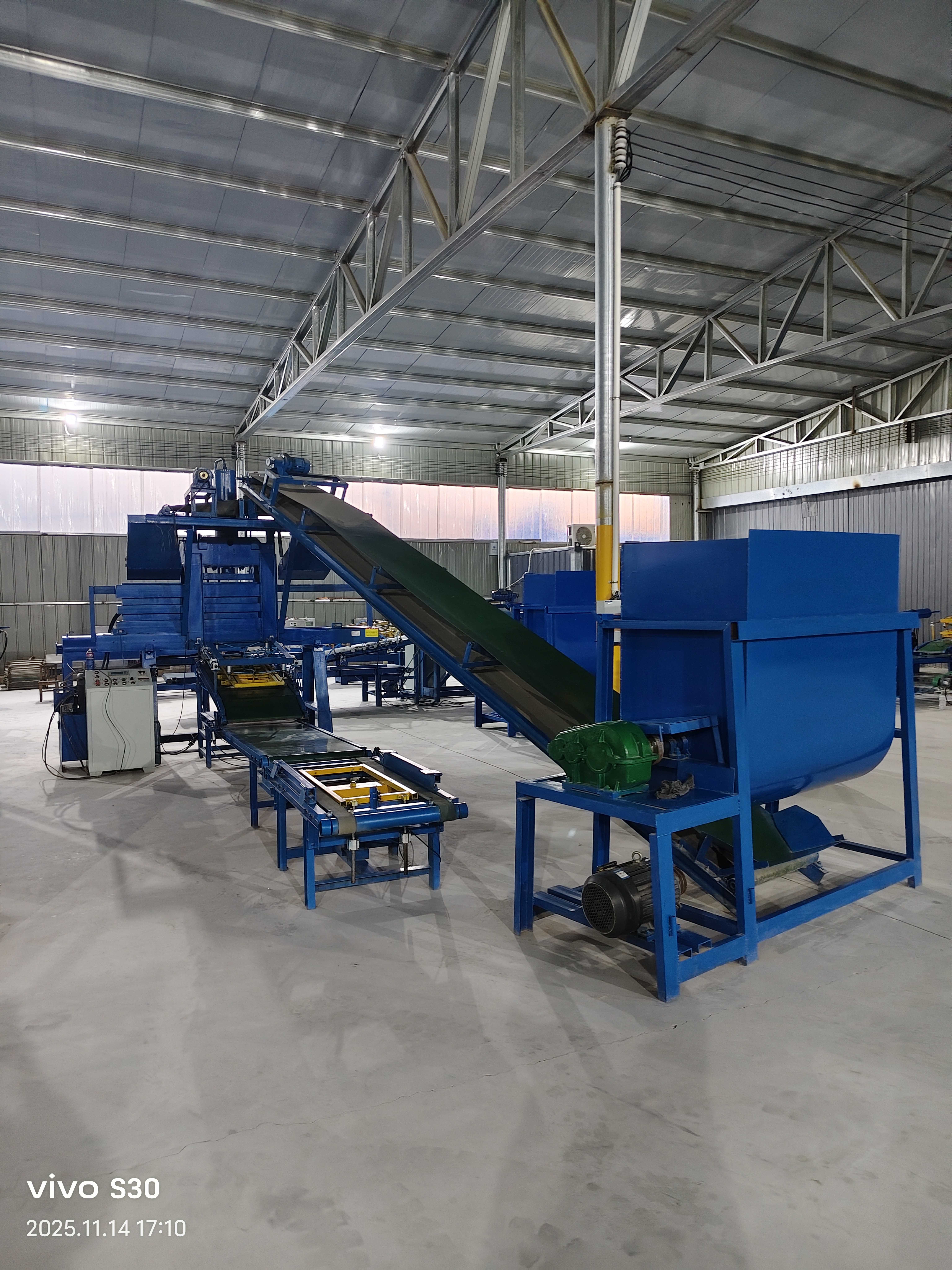 建伟制香机生产车间