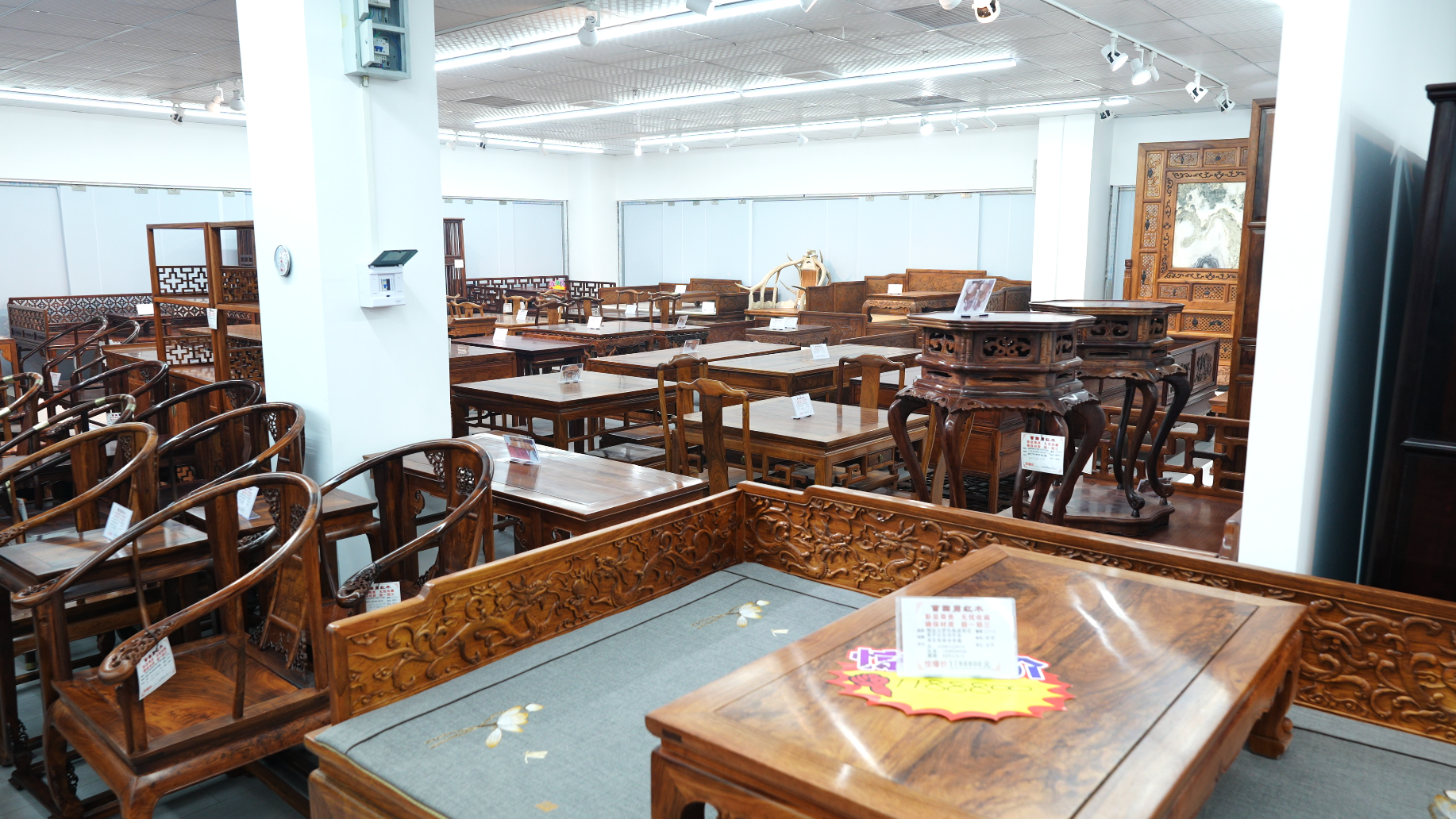 津门曹国舅艺术馆展厅一隅