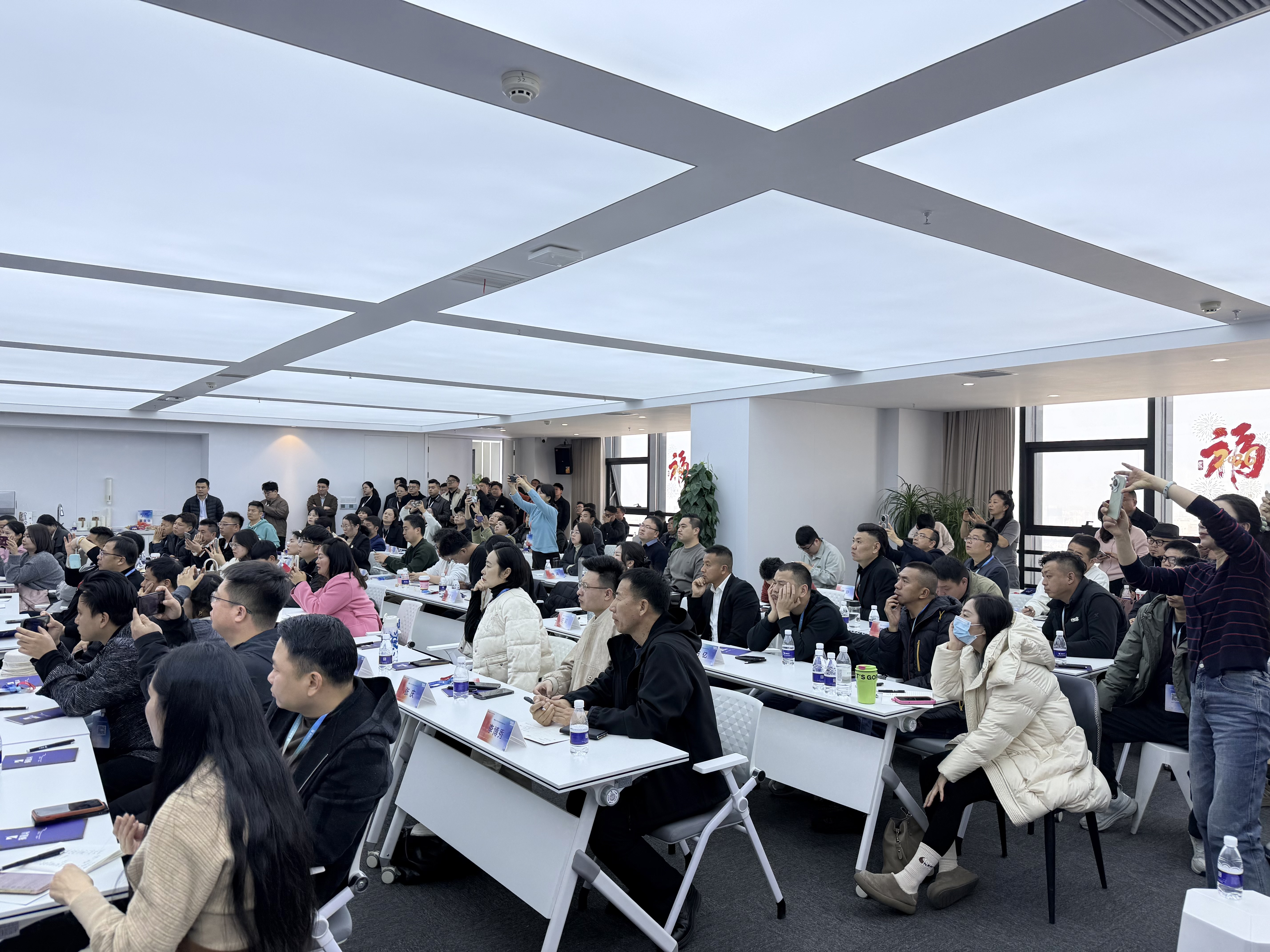 摘星万象大模型技术架构示意图