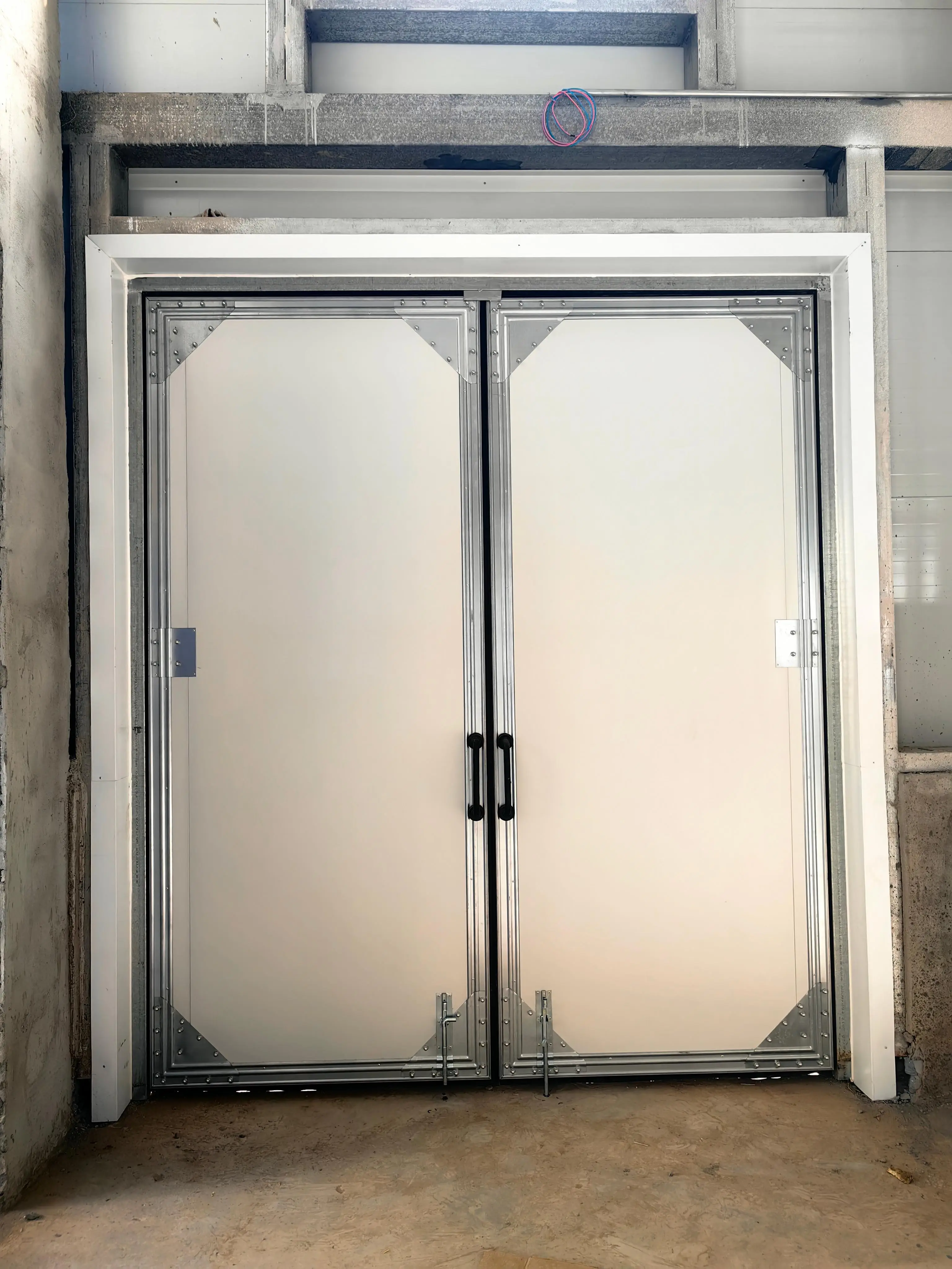 任丘市青源门业有限公司生产车间