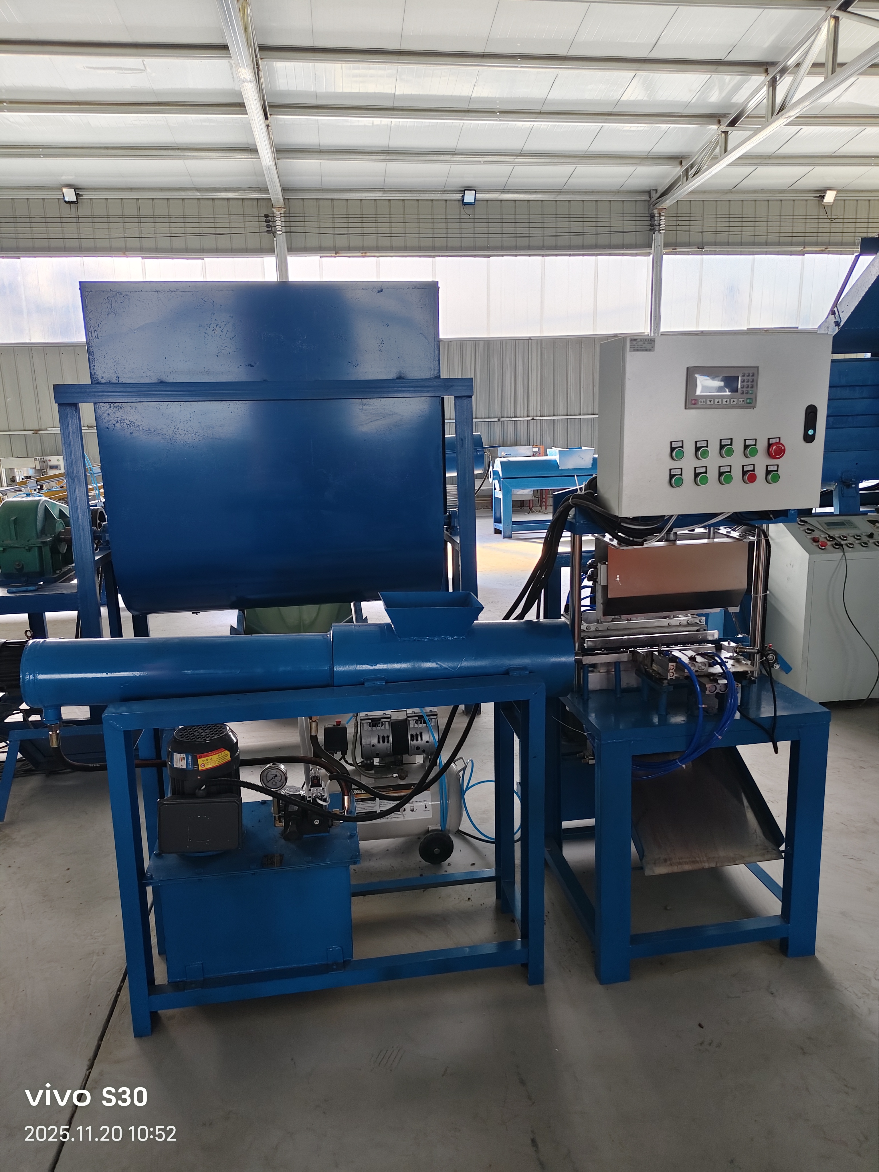 建伟制香机设备外观