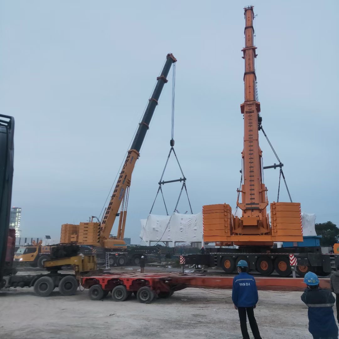 叉车在仓库内高效作业