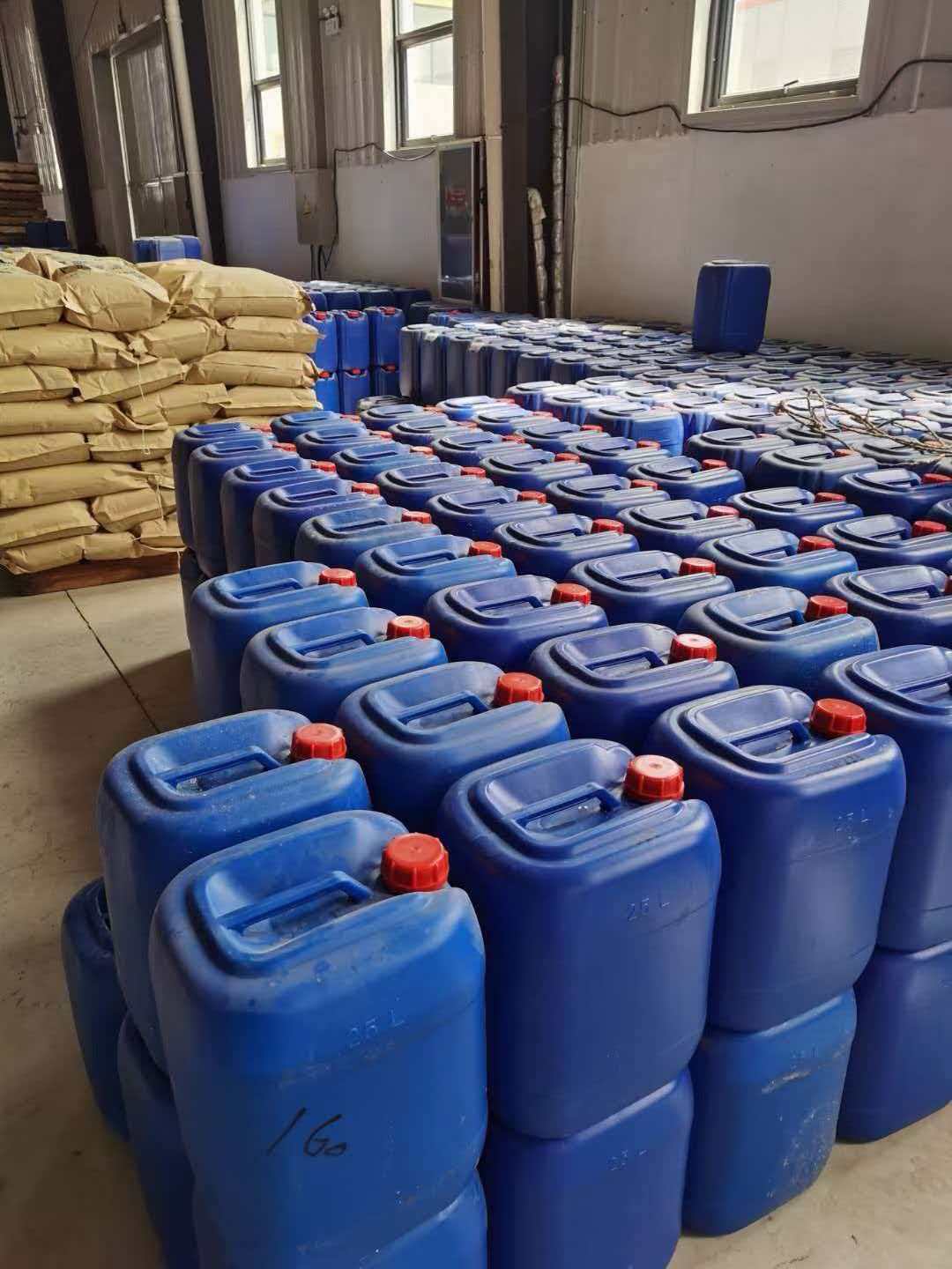 化工原料仓库一角