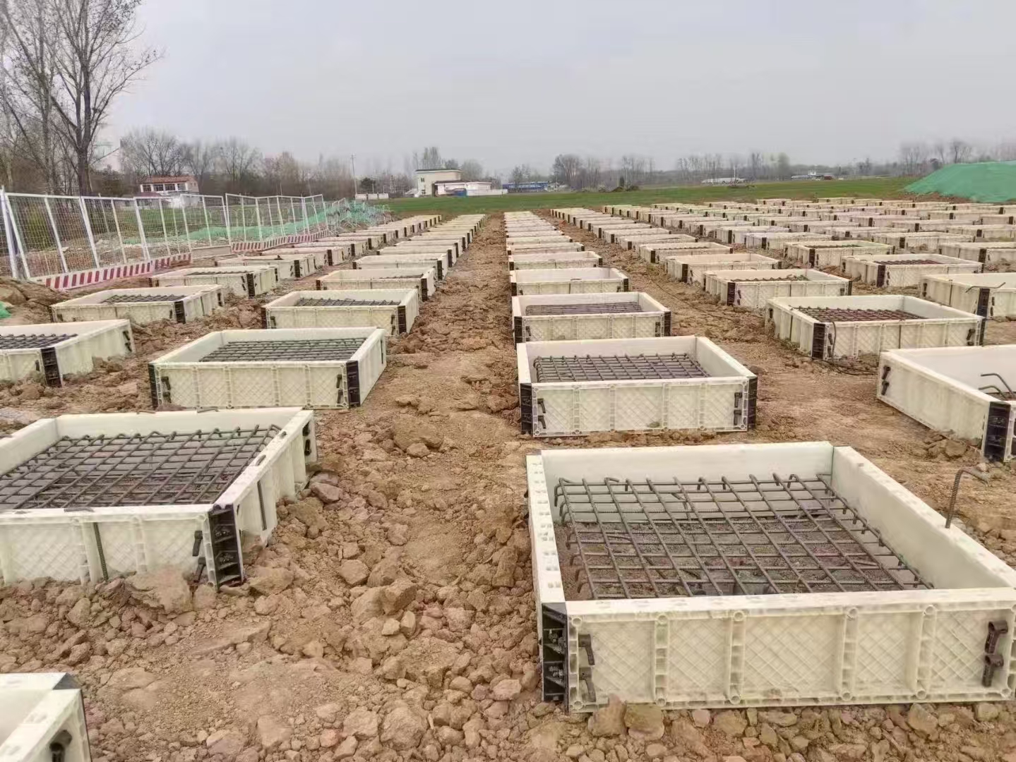 防撞墙钢模板生产车间