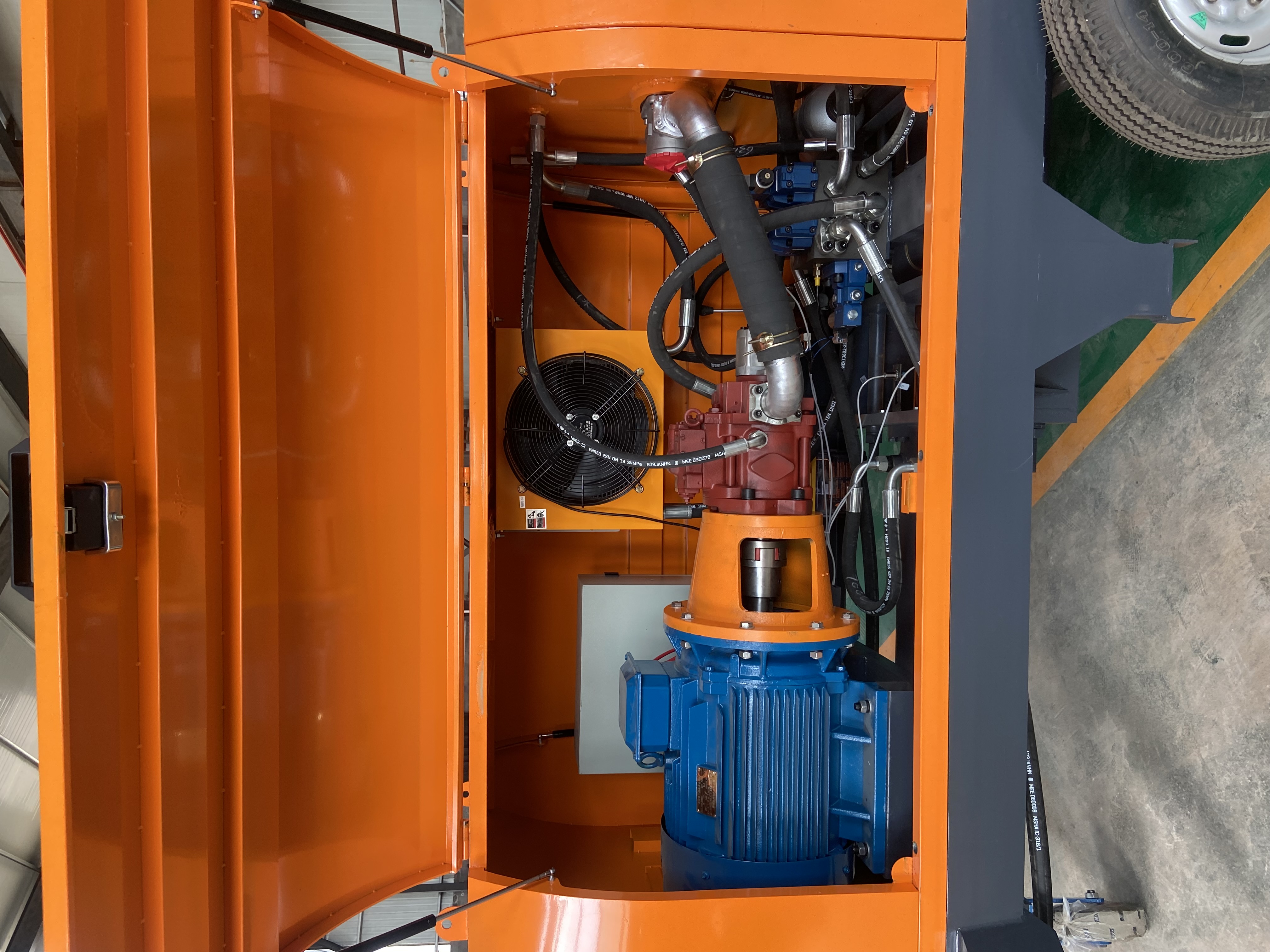 普光机械设备在复杂工地施工实景