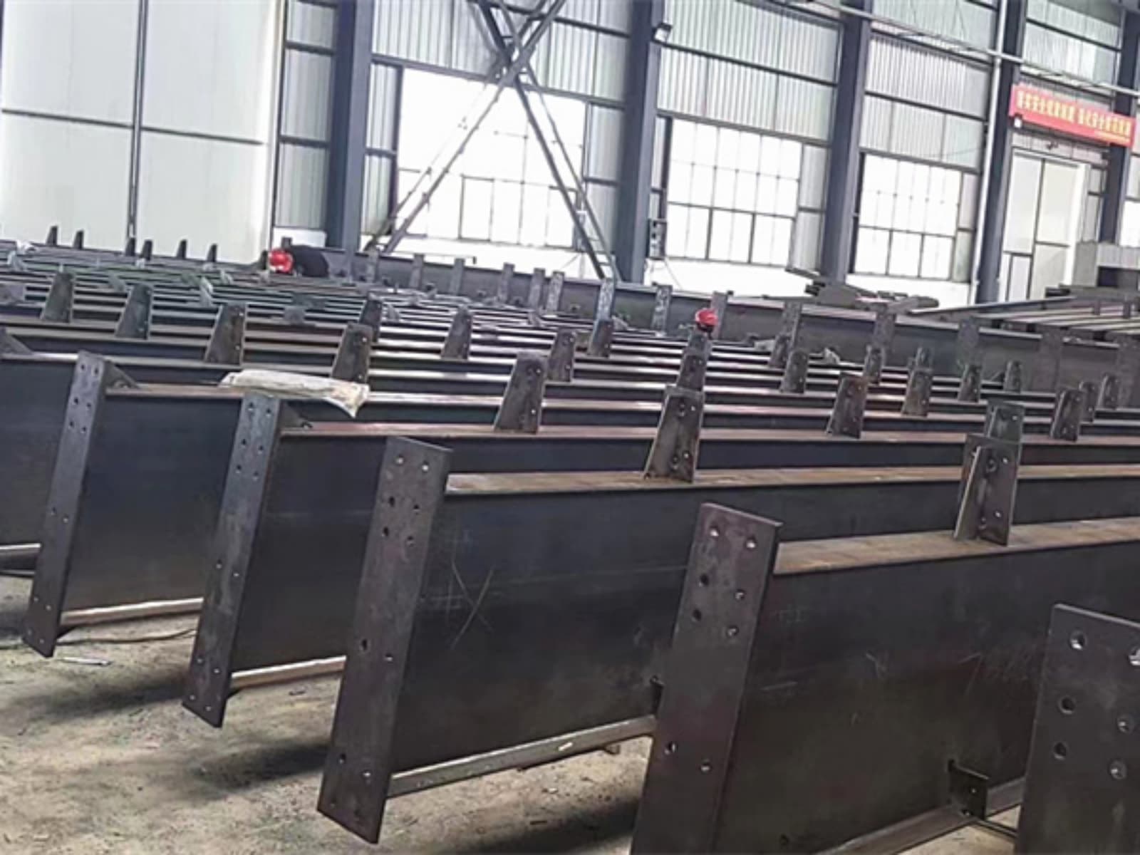 高精度钢材加工设备展示