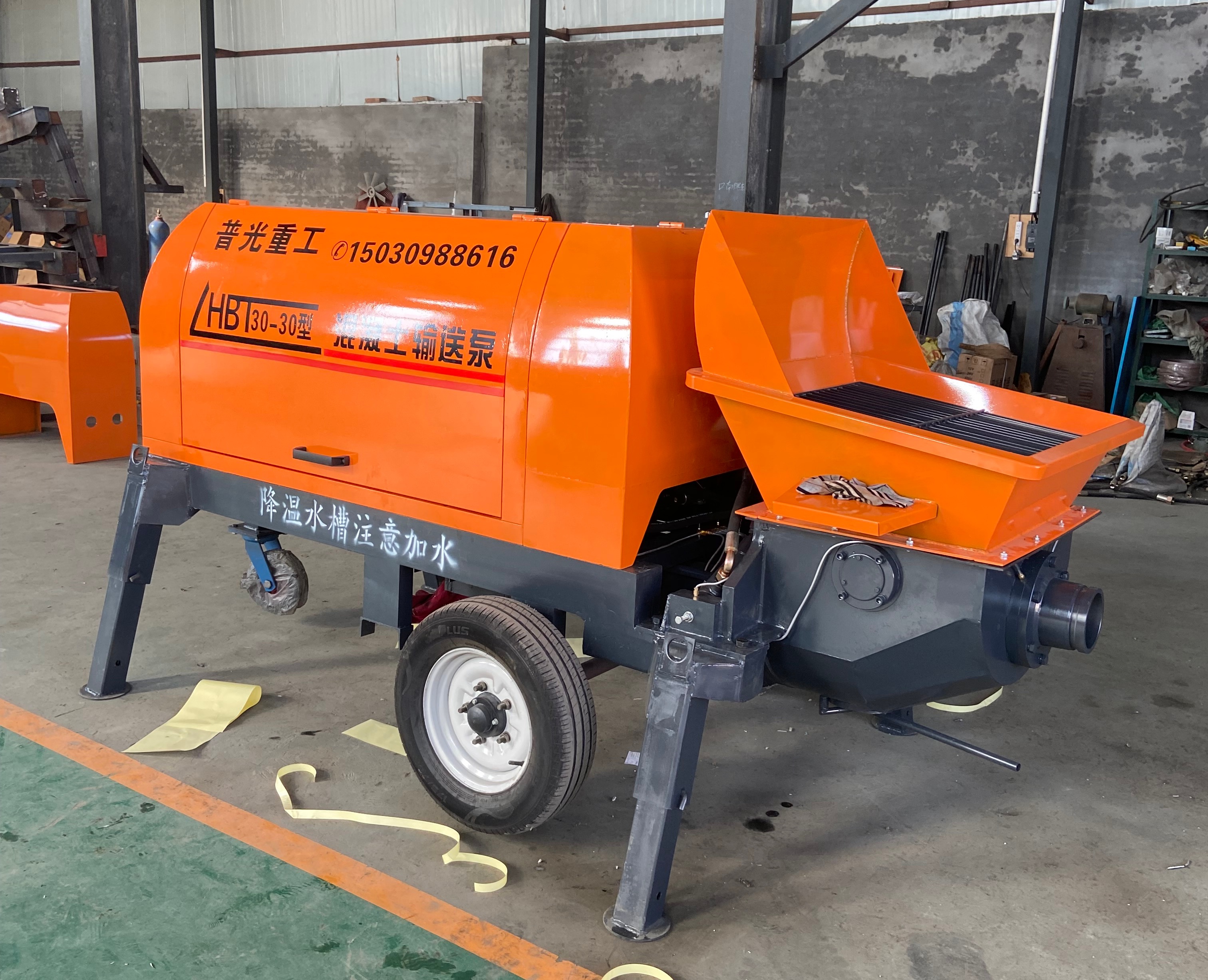 拖式混凝土泵施工现场