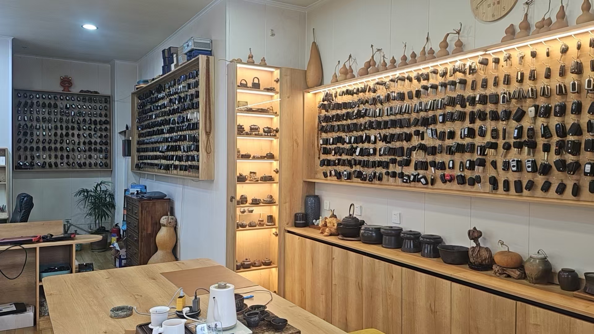 汽车钥匙匹配设备特写