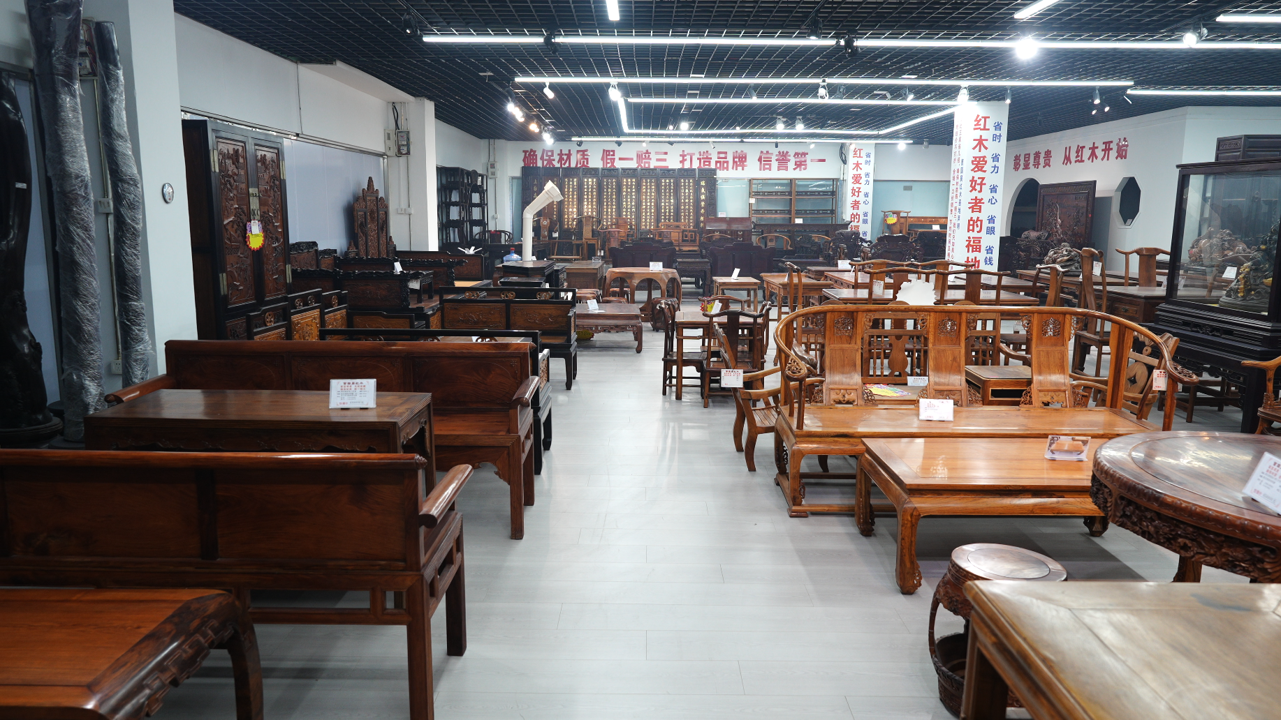 艺术馆内丰富的家具品类展示