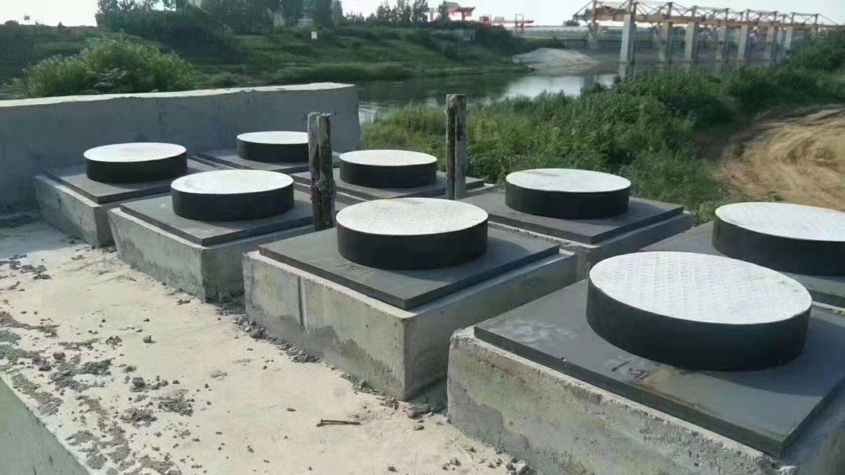 桥梁支座生产车间一角