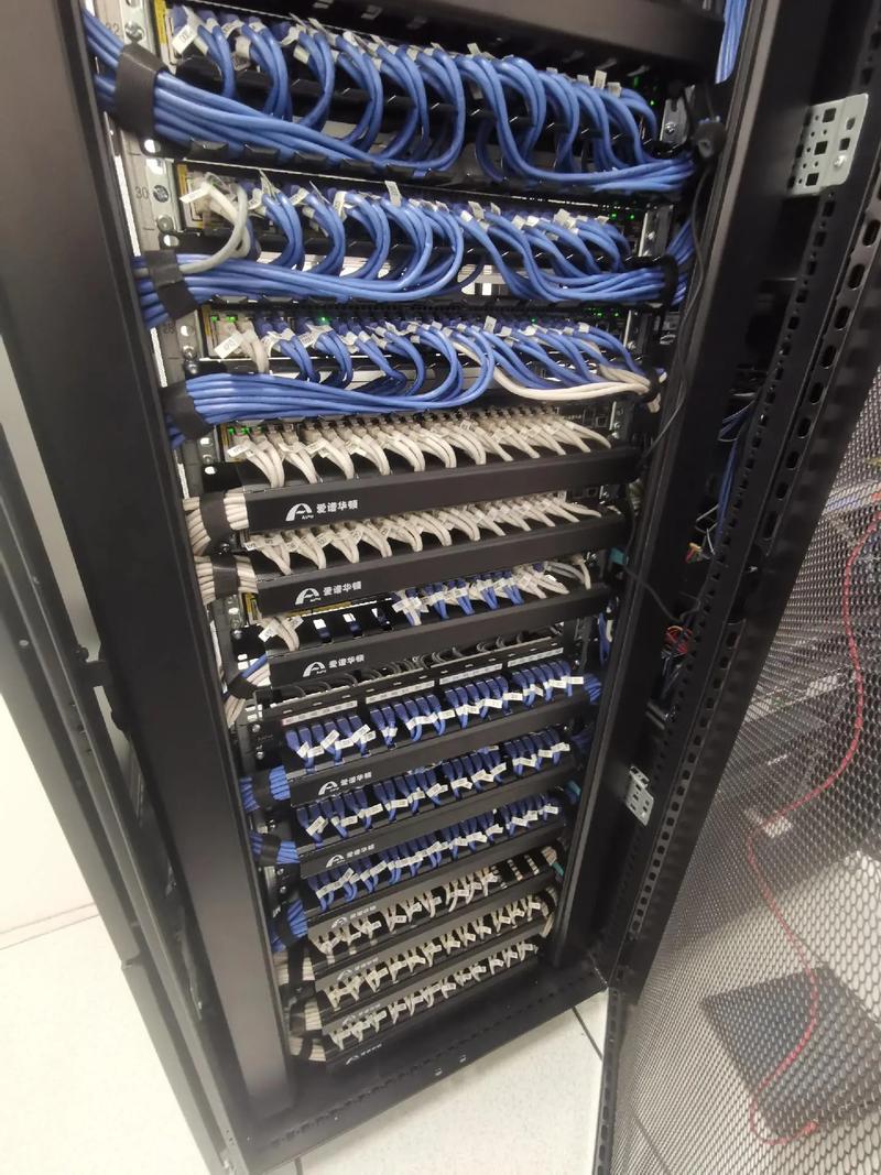 现代化安防监控中心与智能管理