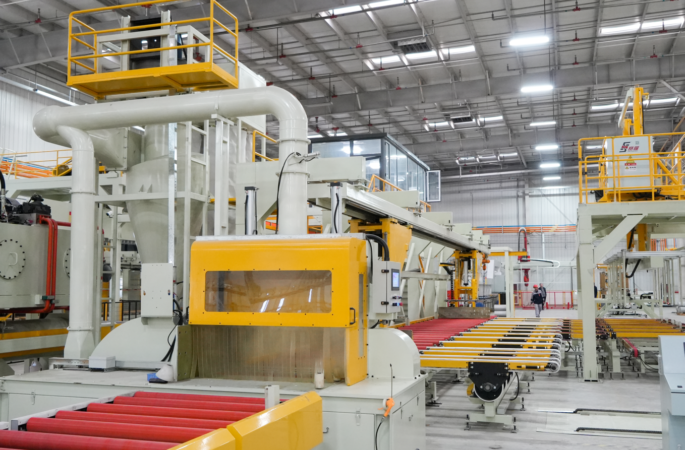 现代化铝挤压生产线全景