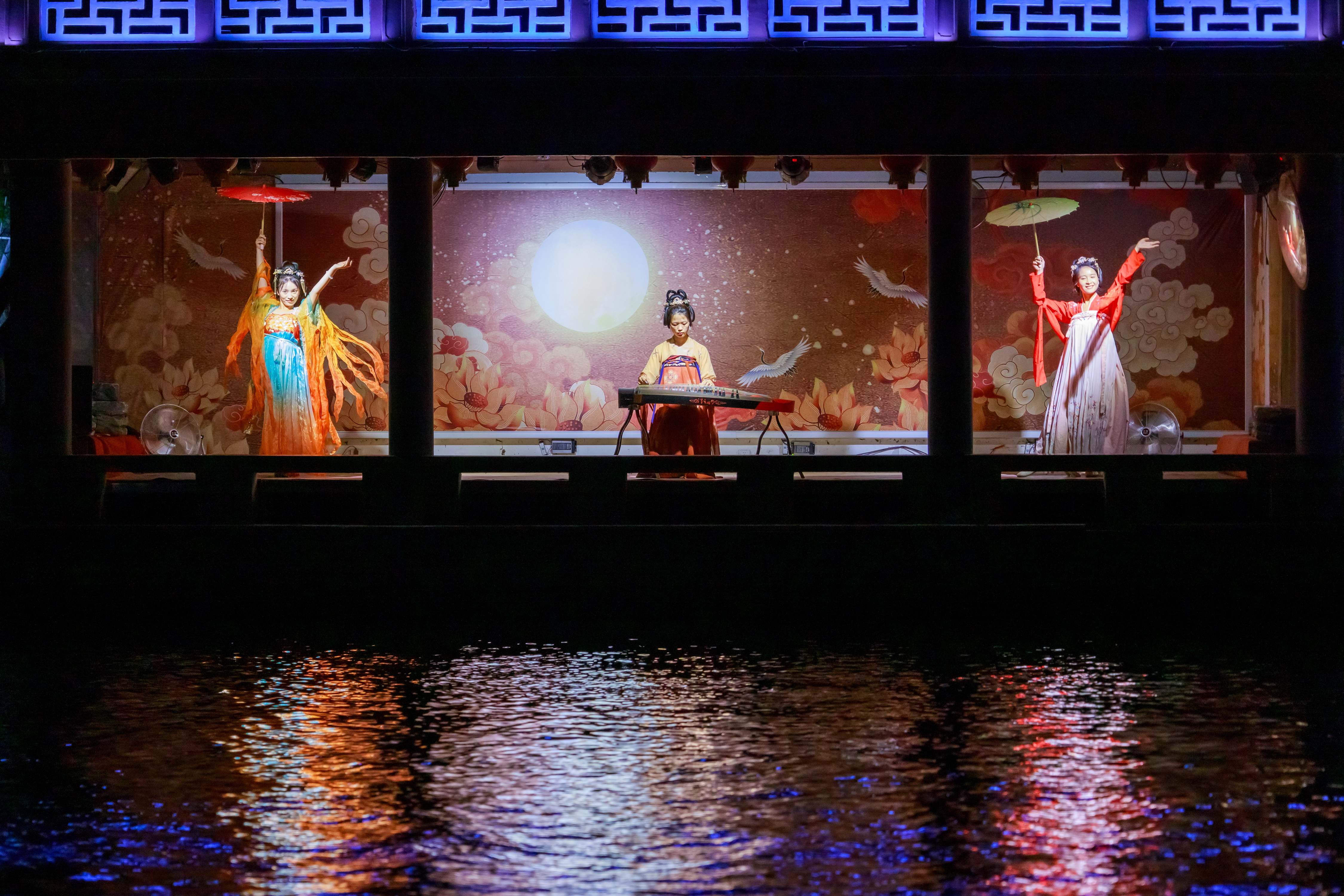  夜游两江四湖